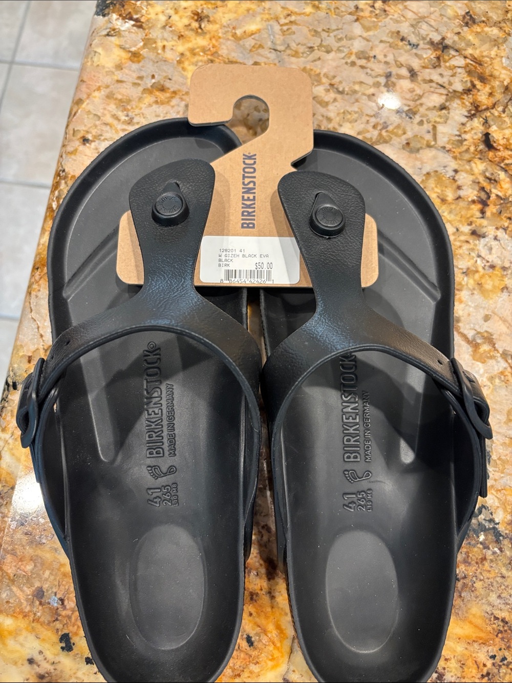 NWT- Birkenstock sandals (41)